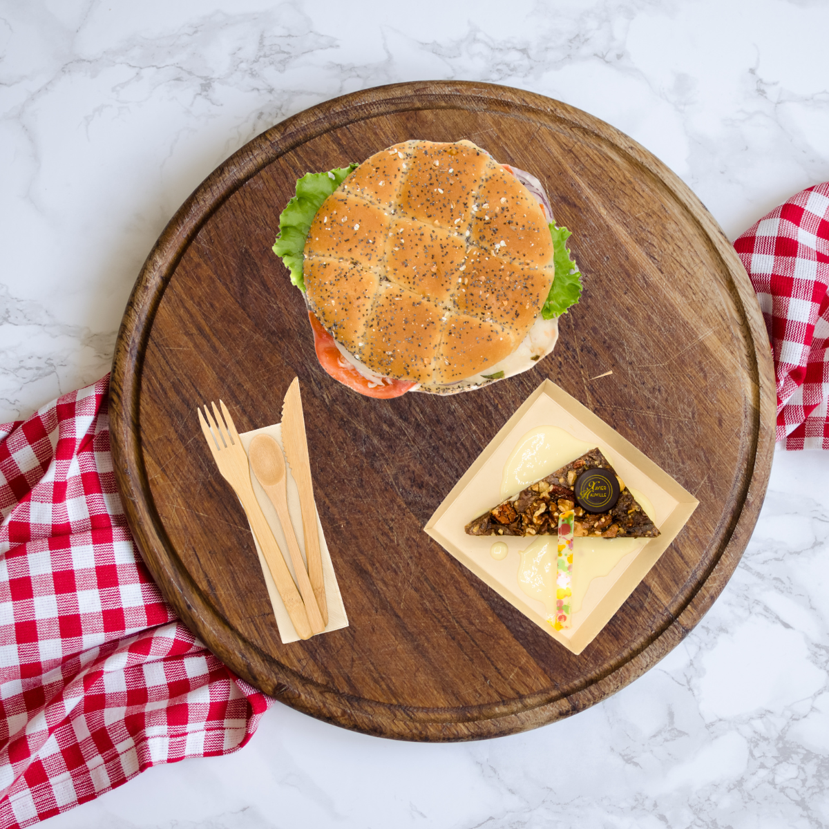 Formule Burger Poulet + Dessert + Eau plate 50 cl