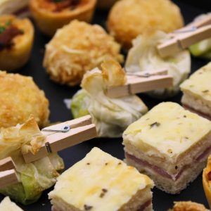 Plateau de 40 pièces salées chaudes
