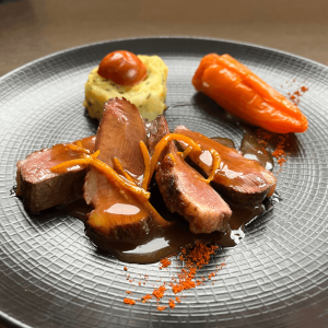 Magret de canard, sauce bigarade